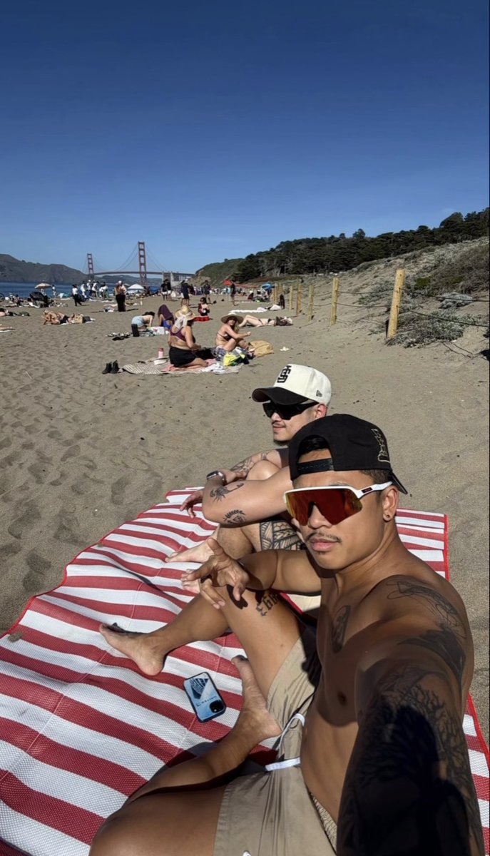 fvcknPhil's tweet photo. beautiful day out in the bay with my bae https://t.co/Sk5PIFJHz5