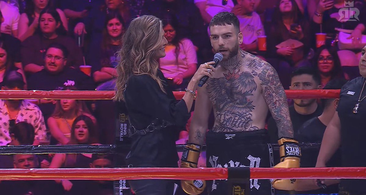 brooke_toys's tweet photo. Que pedo con esta hija de perra haciendo entrevistas antes de la pelea vete a la verga jajajajajajajaja
#royalring https://t.co/Js3i64Bb8o