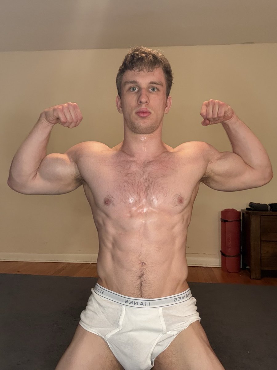 kevinonhisxacct's tweet photo. Before (briefs) vs after (boxers) filming my switching lunges burnout video on youtube. https://t.co/JHTUlhBNGC