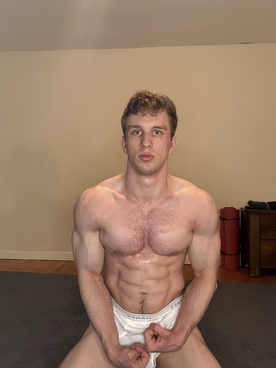 kevinonhisxacct's tweet photo. Before (briefs) vs after (boxers) filming my switching lunges burnout video on youtube. https://t.co/JHTUlhBNGC