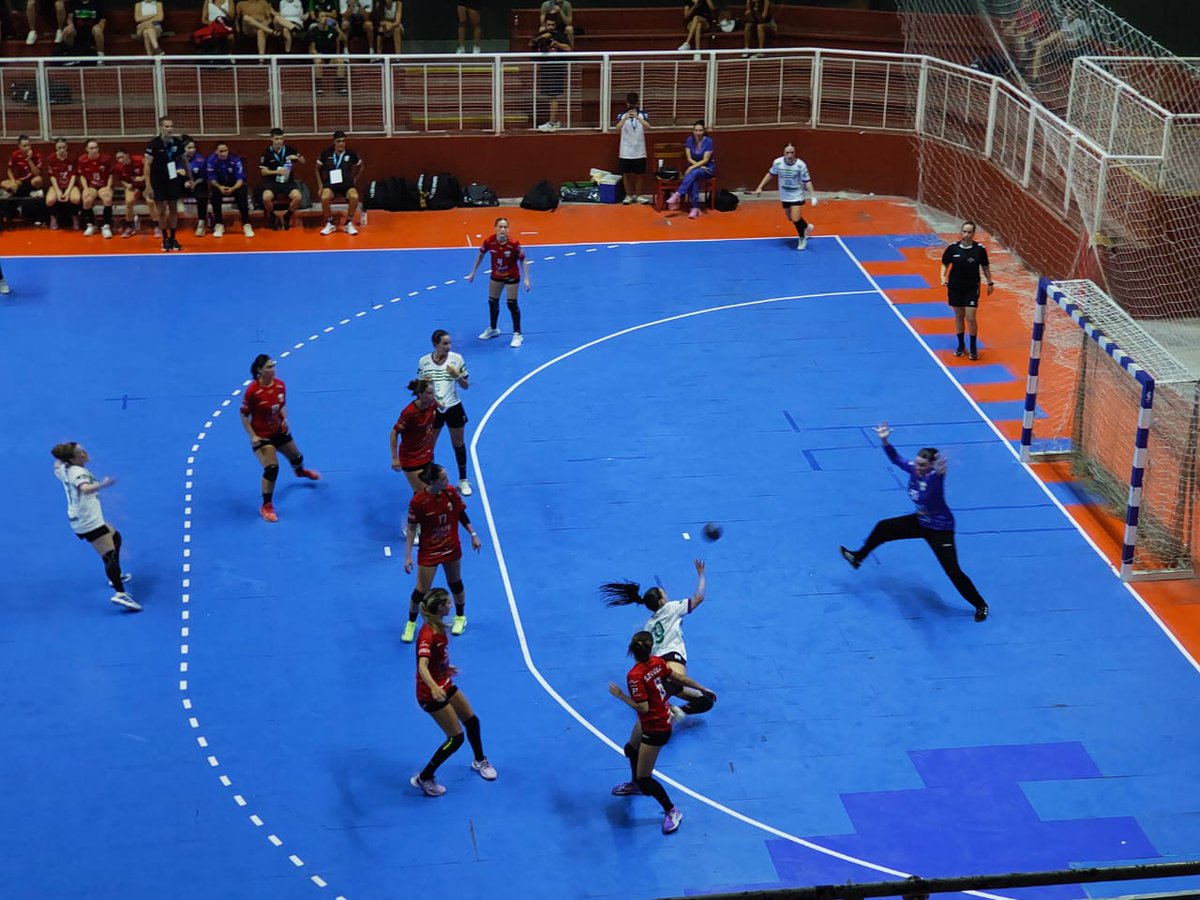 ferrocarriloest's tweet image. #HandballFemenino 🤾🏻‍♀️ Por la Final del #Súper8 de @femebal #Ferro perdió en Argentinos Juniors 31-24 con #SEDALO
Subcampeonato 🥈 para las Superpoderosas que ahora se preparan para el Metro Apertura donde visitarán a #ArgentinosJuniors el Sáb. 21/3 a las 18.30
#VamosLasPibas! 💚🚂