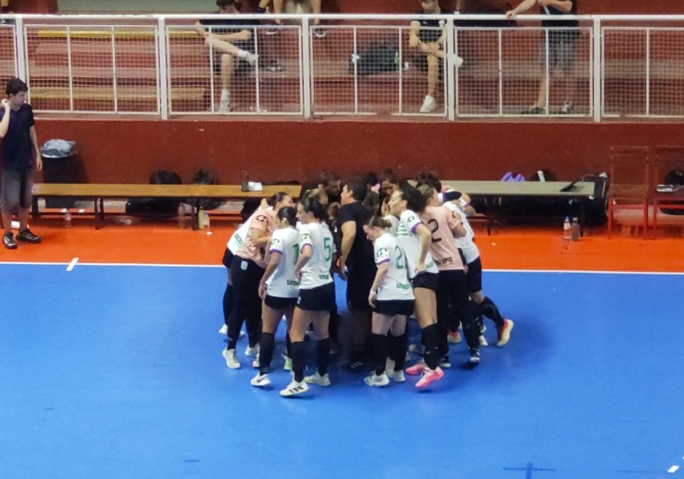ferrocarriloest's tweet image. #HandballFemenino 🤾🏻‍♀️ Por la Final del #Súper8 de @femebal #Ferro perdió en Argentinos Juniors 31-24 con #SEDALO
Subcampeonato 🥈 para las Superpoderosas que ahora se preparan para el Metro Apertura donde visitarán a #ArgentinosJuniors el Sáb. 21/3 a las 18.30
#VamosLasPibas! 💚🚂