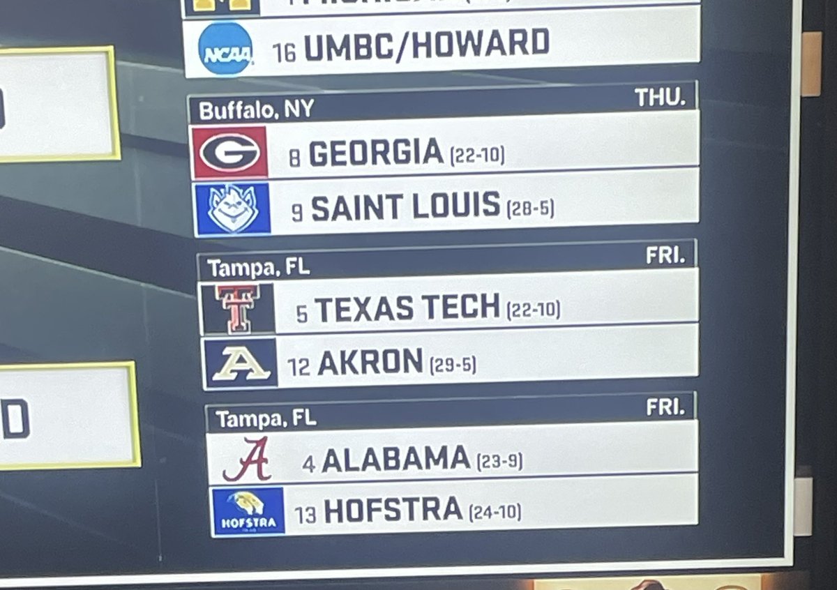 EMC_III's tweet photo. OMFG @uakron MBB ha the chance to do the funniest thing for me in tournament 

#LetsGoZips
#ZipsBy40 https://t.co/VsIOet6gSz
