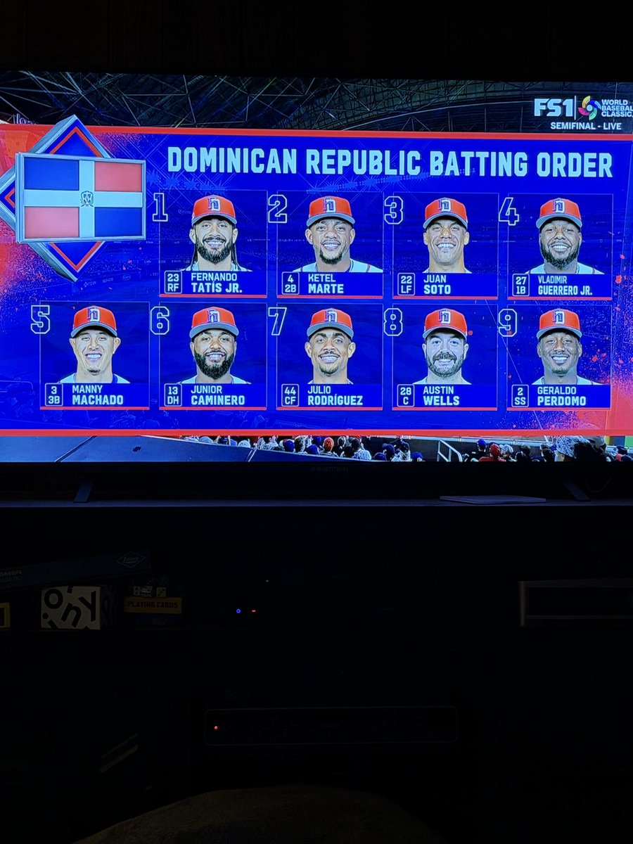 fw_tom's tweet photo. One of these guys is not like the other…#WBC #USA #RepúblicaDominicana https://t.co/nEcco8vPX5