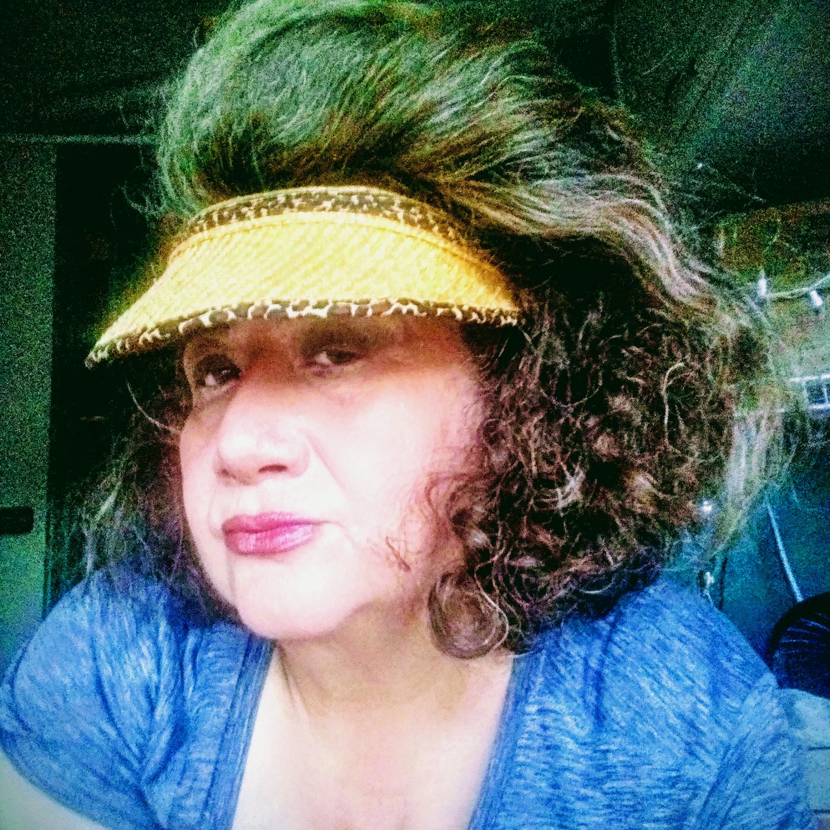 ReaderGalore's tweet photo. #makeup
#selfie
#sunvisor https://t.co/PIxIgdYp9M