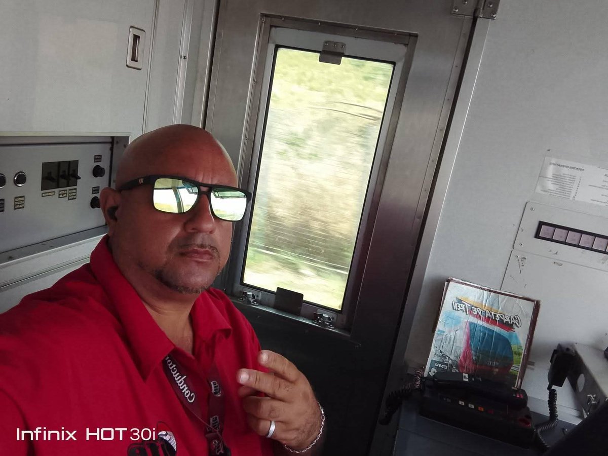 Edgar Barceló es el conductor que maniobraba el tren que colisionó hoy contra una pared en la estación de La Rinconada del ferrocarril Caracas - Valles del Tuy. Se encuentra siendo atendido en Clínicas Caracas. 
Dios quiera y se recupere y salga pronto.