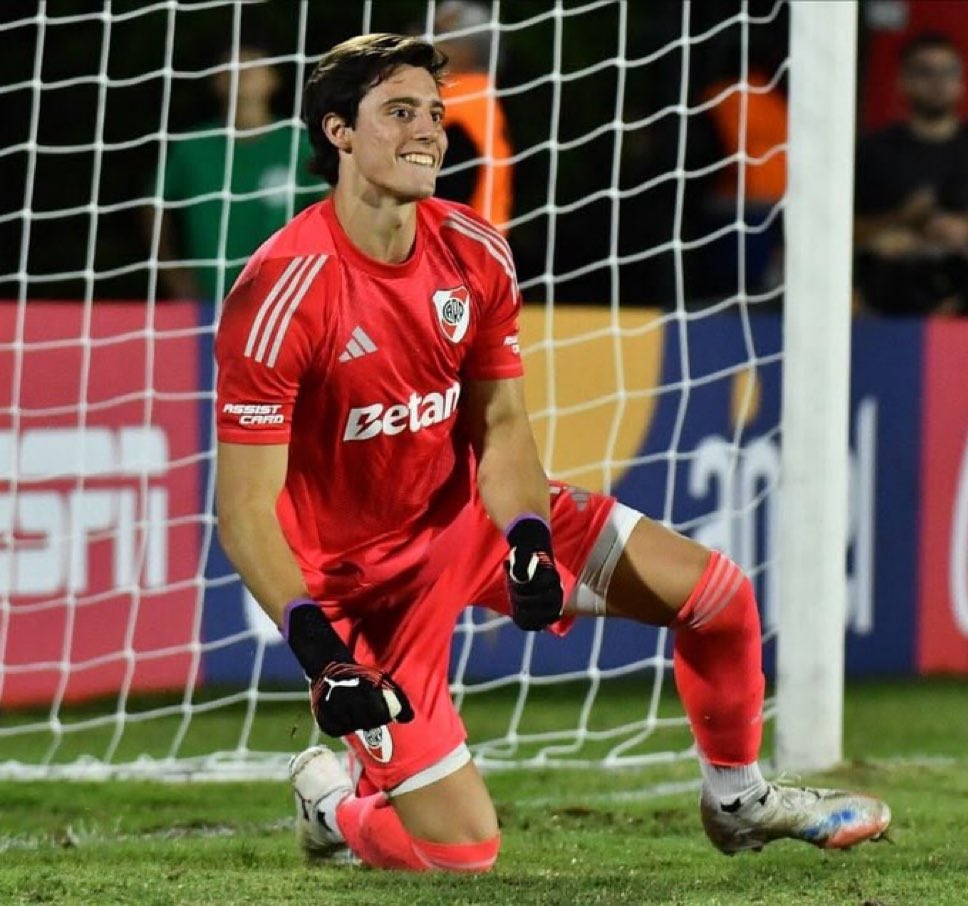 Beltrán no solo le comió el puesto a Armani, sino que lo retiró. Con solo 21 años está siendo figura del arco de River.