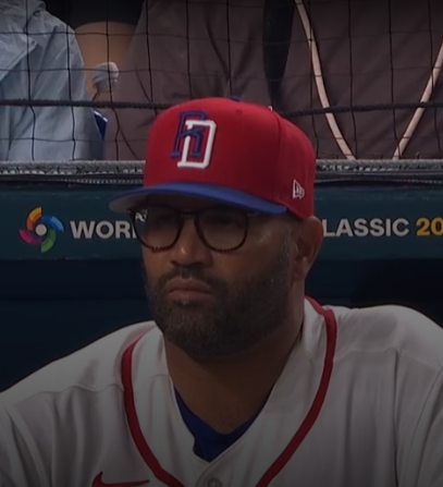 sixflagsguys's tweet photo. the glasses... i wont him https://t.co/4T19KZUXPX