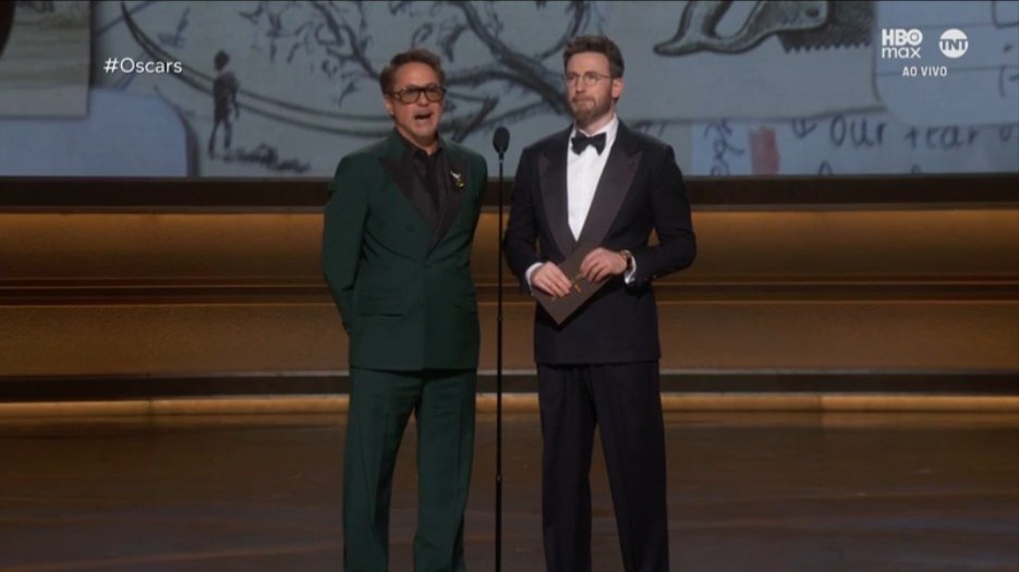 joaoguillll's tweet photo. ROBERT DOWNEY JR E CHRIS EVANS JUNTOS

ROBERT VESTINDO UM TERNO VERDE

OS DOIS JUNTOS NOVAMENTE EM AVENGERS DOOMSDAY 

AAAAAAA https://t.co/JjfPUQnAG5