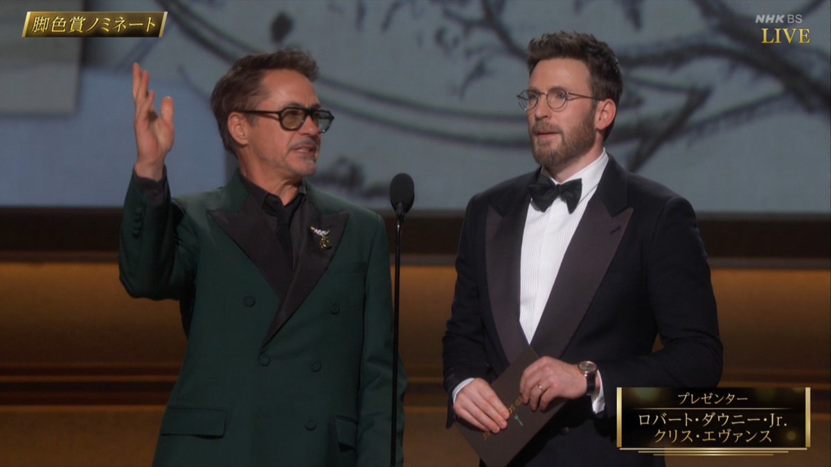 QuidVacuo's tweet photo. CHRIS EVANS Y ROBERT DOWNEY JR JUNTOS #Oscars https://t.co/Gbt0blpKkx