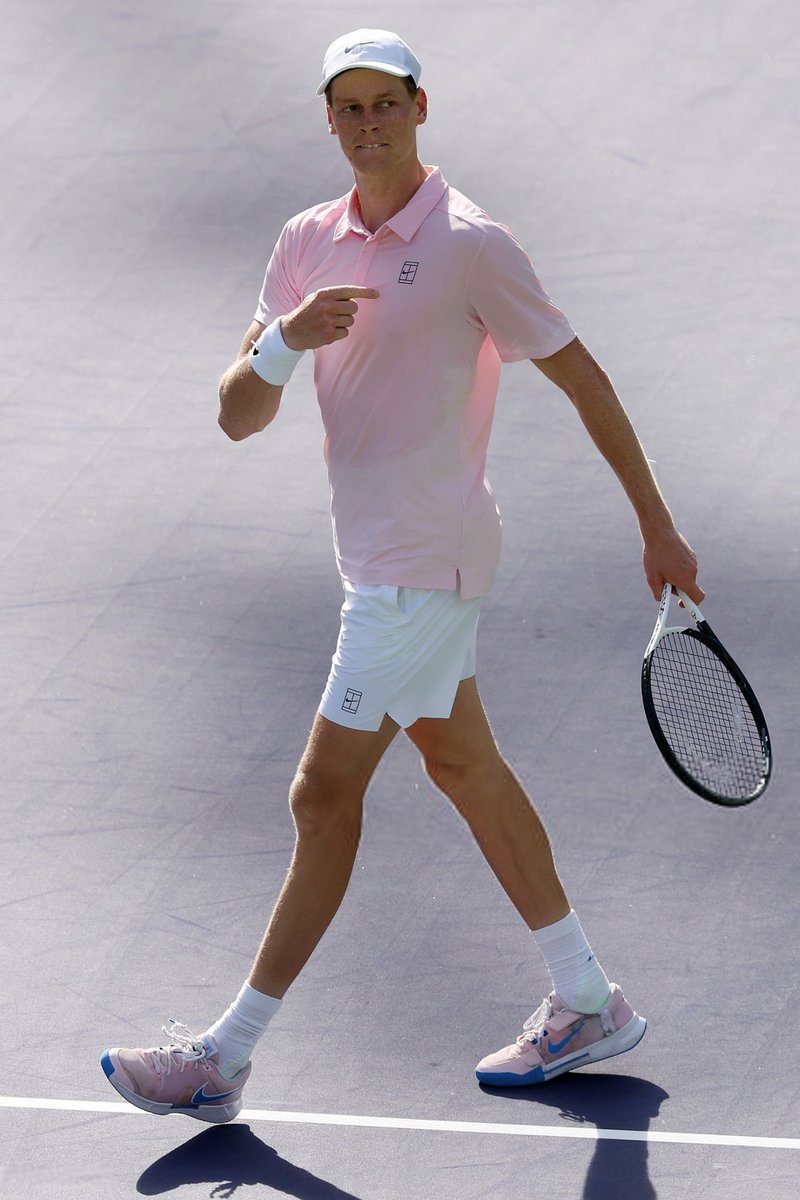 “Hey Jannik, who’s the youngest man to win every Major hard court title?”

Jannik: 👉🦊