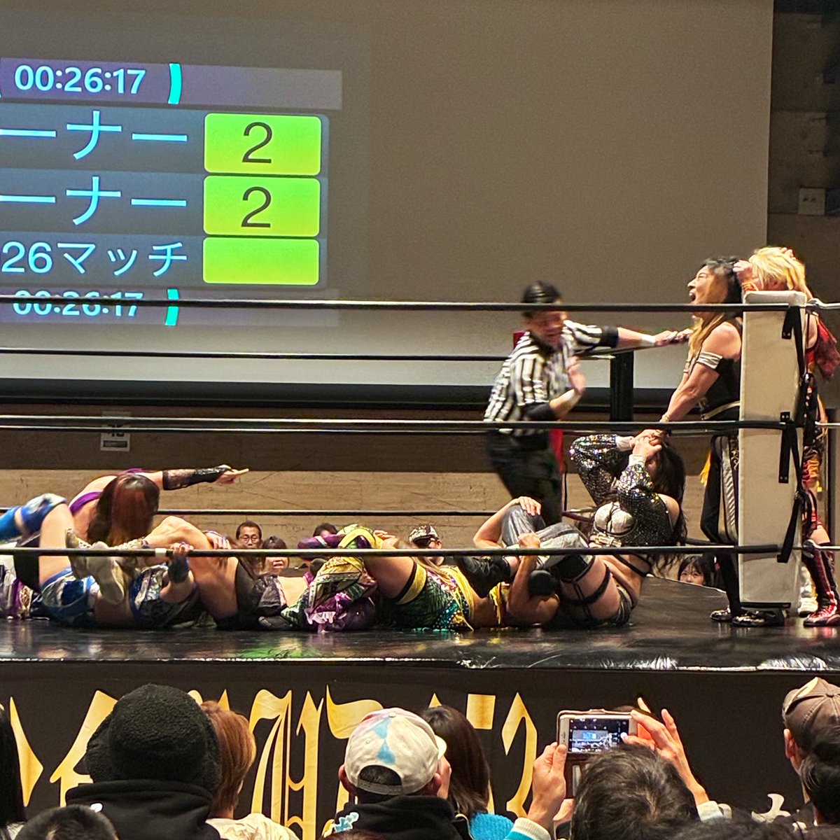 2026.3.15
ジャガー横田50周年への道in浜松
メインイベント

気づいたら、いも虫🐛状態に連なってた😊

これもみんな痛い？？😆笑

#永島千佳世　選手
#ジャガー横田　選手
#ジャガー横田50周年への道in浜松
#クリエート浜松