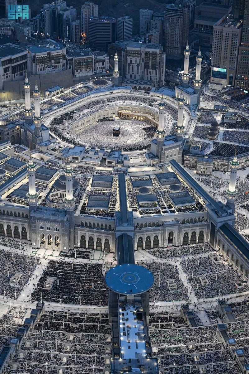 سبحان من جعل افئدة من الناس تهوي إليه...

سبحانك ربي ...
ما شاء الله اليوم الحرم المكي مليان على آخرة 
اللهم إجعلنا من زوارة يارب العالمين...