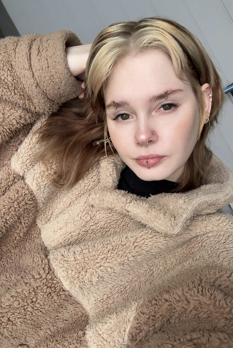 cherry ivy • 24 • tweet media