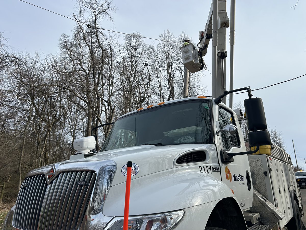 theenergycoop's tweet photo. There are approximately 700 members waiting for their lights to turn on. We haven't forgotten about you. Our crews have worked nonstop for nearly 3 days. Crews will work through the night, and we'll be back at it before the sun! https://t.co/fBb7WL3GXW 💡💙 https://t.co/mETngwDFT3