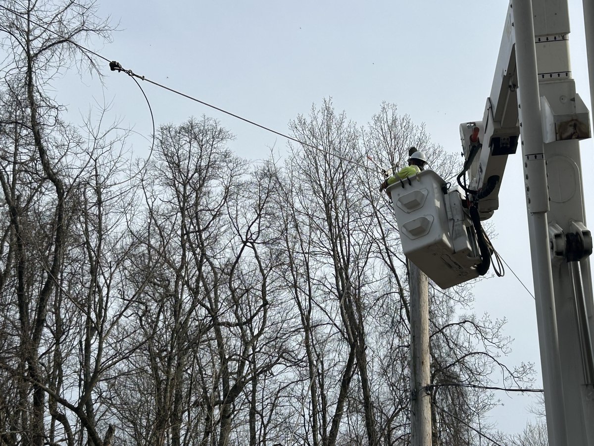 theenergycoop's tweet photo. There are approximately 700 members waiting for their lights to turn on. We haven't forgotten about you. Our crews have worked nonstop for nearly 3 days. Crews will work through the night, and we'll be back at it before the sun! https://t.co/fBb7WL3GXW 💡💙 https://t.co/mETngwDFT3