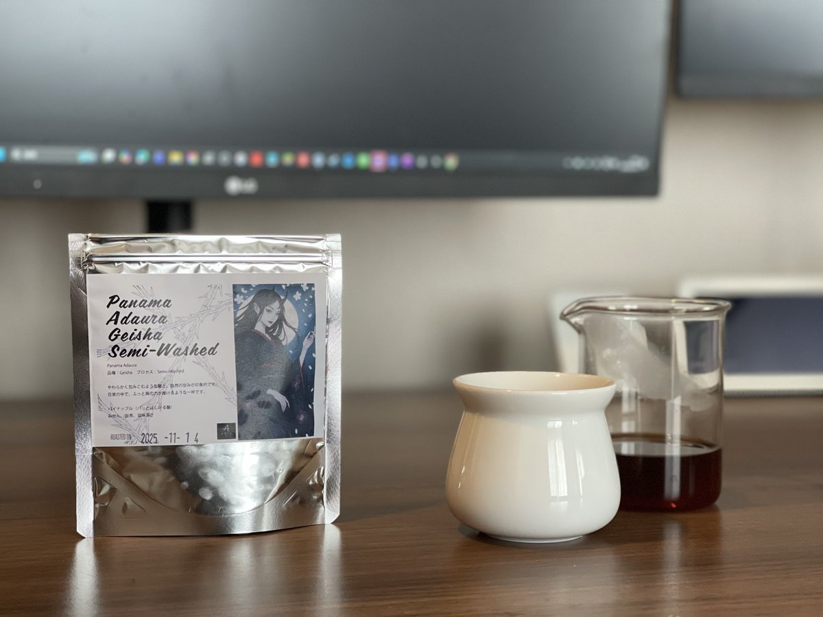 Arai’s 765 Coffee Roaster
Panama Adaura Geisha Semi Washed

氷層より出土🫘

すんごいおいしいねえこれ☺️✨
確かに印象的な「パッとはじける酸」を感じる
柑橘がありつつ出汁系の緑茶🍵

今日も一日がんばるぞい！のつもりが大失敗…
ずぶずぶのリラックス系でした🫠