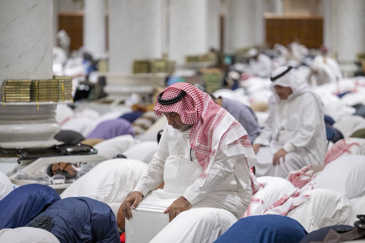 في ليلة من ليالي رمضان المباركة..
صور من صلاة التراويح والتهجد في رحاب #المسجد_النبوي ليلة 27 رمضان، حيث تتعانق الدعوات وتفيض القلوب خشوعًا في #المدينة_المنورة.