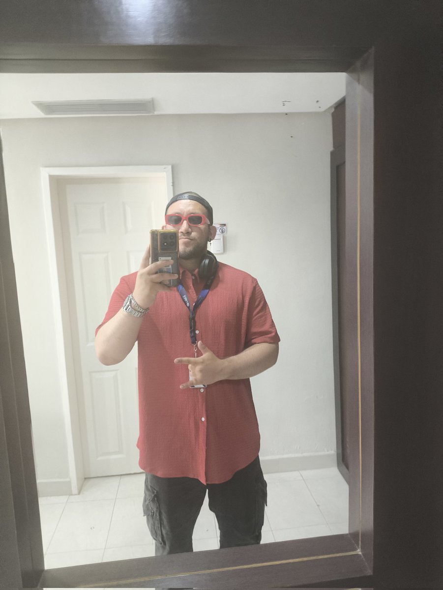 RodriguezPortu's tweet photo. Así terminó mi viaje de margarita... Sin coger, sin inventar... Puro trabajo y pijamas! P.D: Así no tiene chiste! JAJAJAJA https://t.co/wn8J8OAijA
