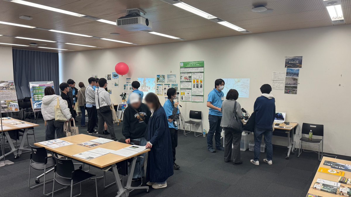 RisshoMet's tweet photo. 【3月 #オープンキャンパス 終了！】
環境システム学科のブースには 昨年の約 2 倍の方が来場！
観測機器の展示や研究紹介にも
多くの方が興味を持ってくださり嬉しかったです。

来てくださった皆さま、ありがとうございました！
運営スタッフのみんなもお疲れさまでした👏
#立正大学 #立正気象 https://t.co/Ui6ZKBa9zQ