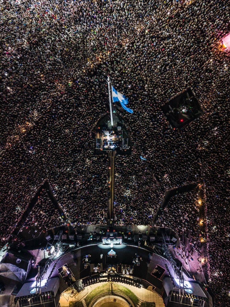 Mira la cantidad de gente que metió Fito en Rosario. Una locura.