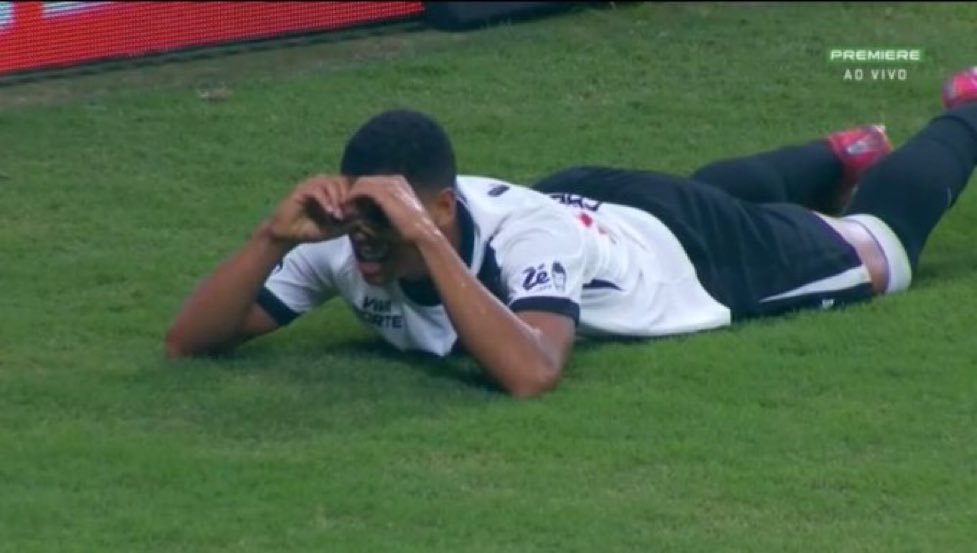 *faço dois gols em menos de 2 minutos*
*sou expulso*

CAUAN BARROS