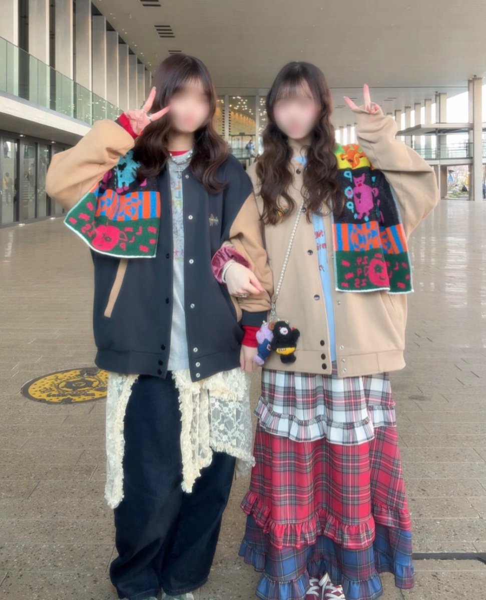 aiko_kanoha's tweet photo. はなと姫路2days‼️🔥
念願の曲いっぱい聴けて幸せだった♡
あいこずーーっと愛してるよ🥹❤️❤️
楽しい心にも病んだ心にも(？)いろいろと沁みましたありがとうaiko大好き！！
ガチャガチャもほしいの出てハッピー🫶🏻🌷 https://t.co/HMeoumy6b9