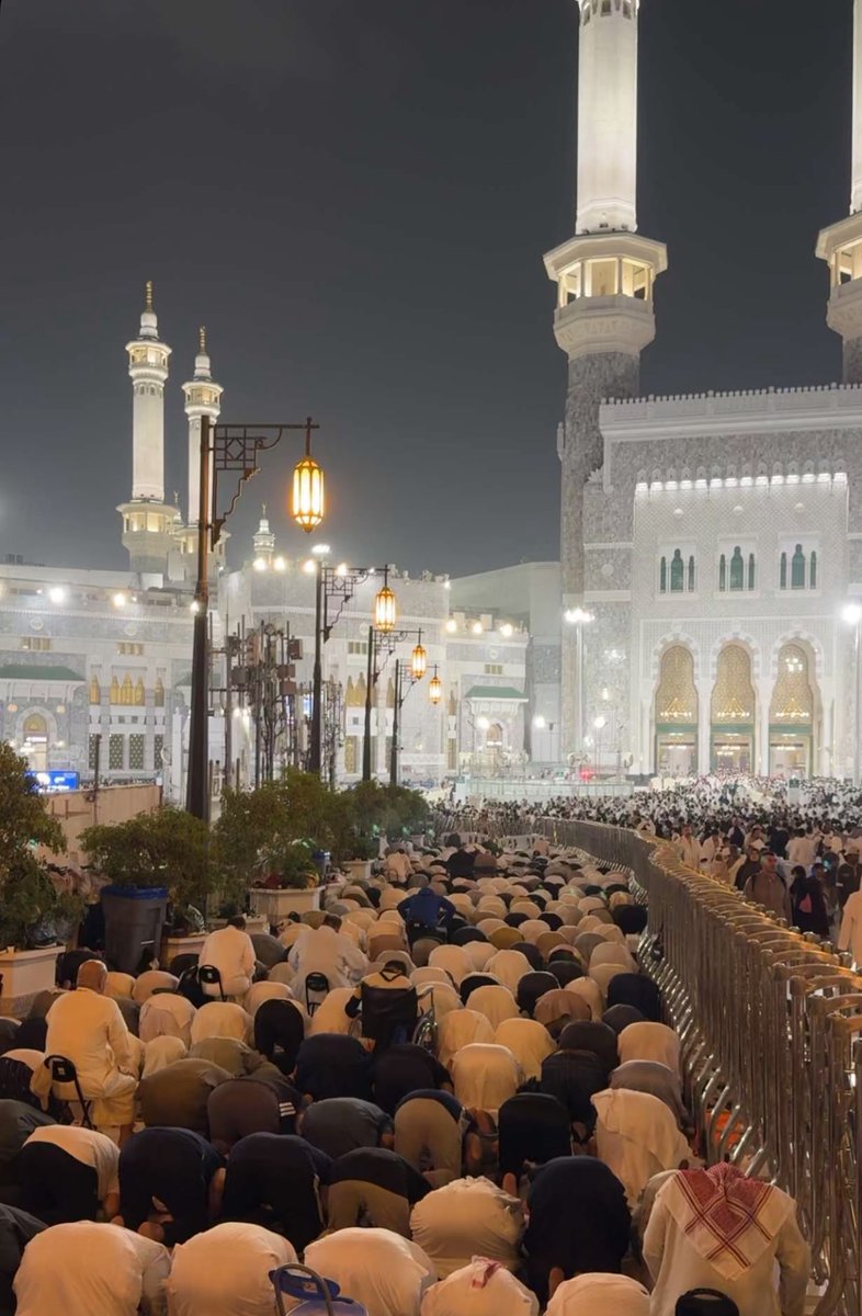 mut7DY's tweet photo. كالبُنيان المرصوص..اصطفت قلوبهم قبل أجسادهم🥺❤️ https://t.co/40irRX1LA2