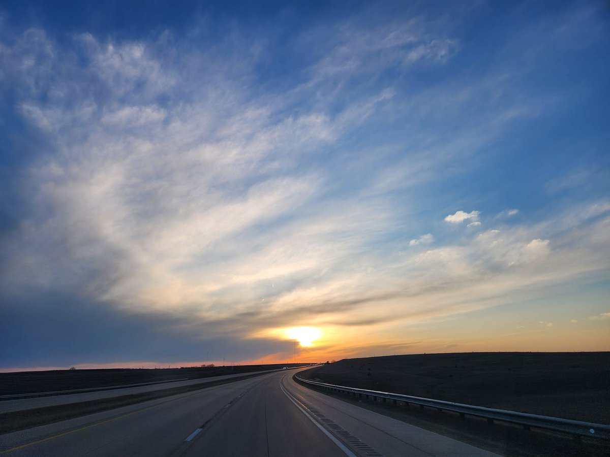 Ms. LuvyK tweet media