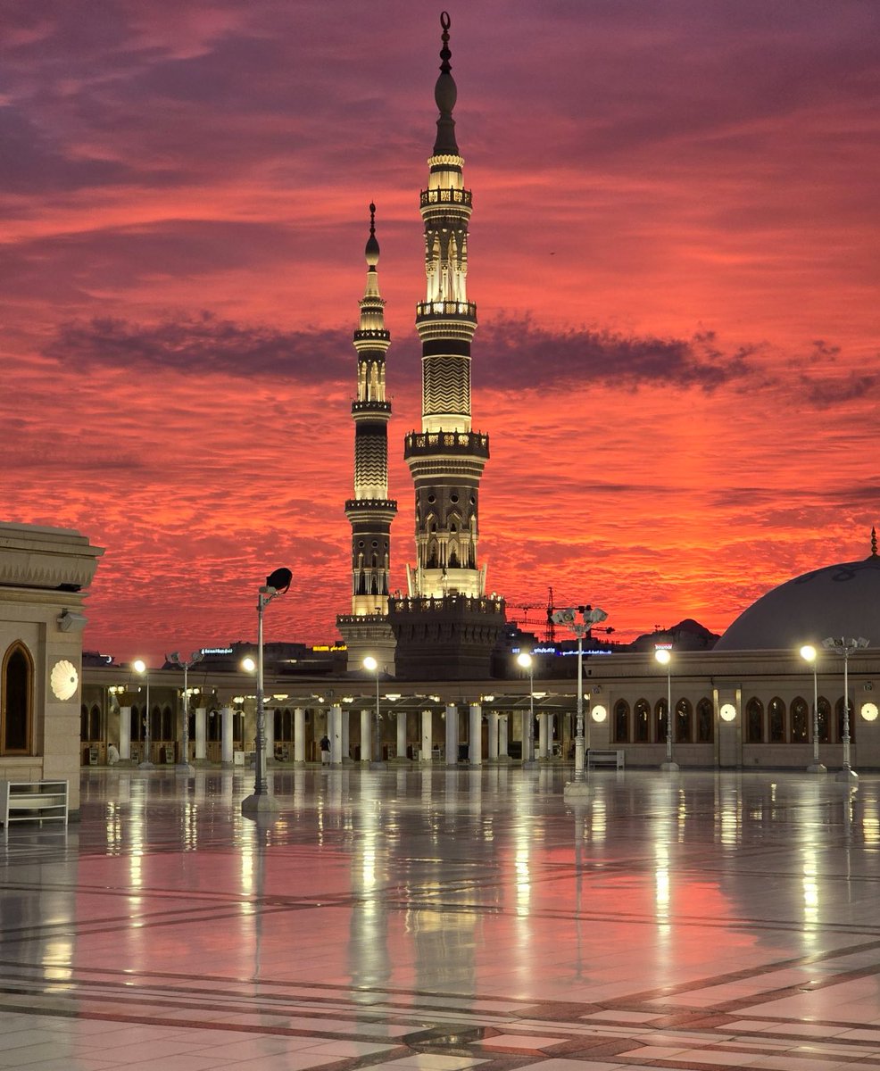 AqsaChaudhryx's tweet photo. Sunset in Medina. https://t.co/PdOiAkx4iN
