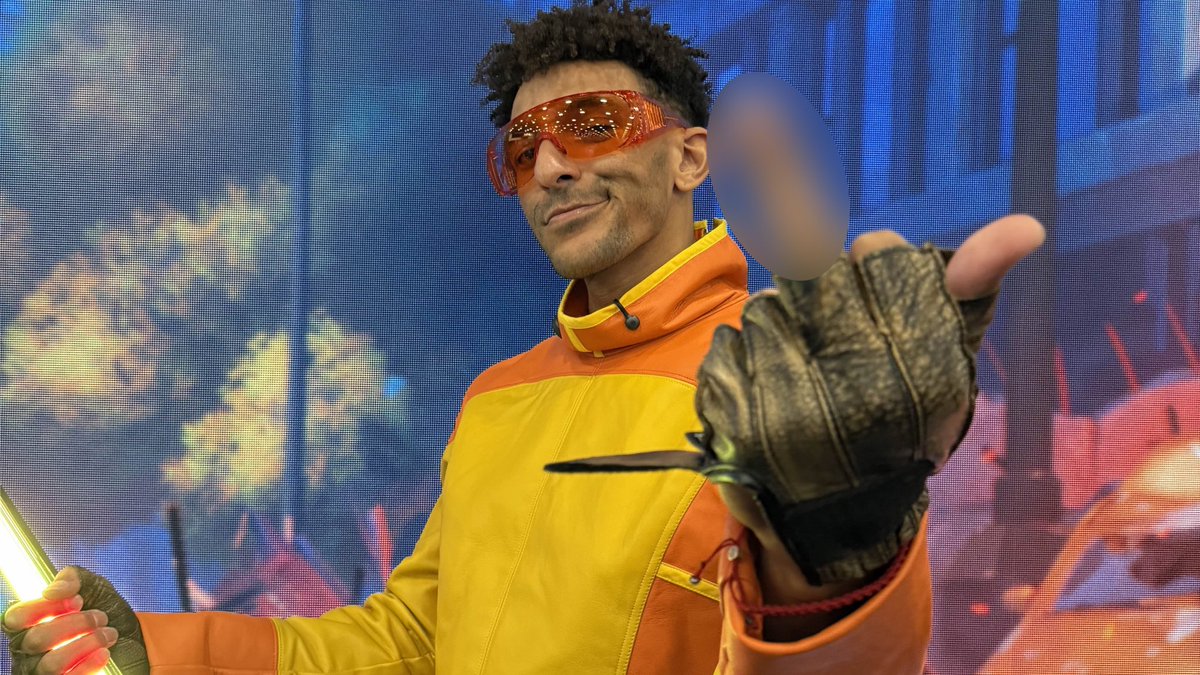ImageComicsBr's tweet photo. Cosplay do #RexSplode feito pelo ator, rapper e streamer norte-americano Khleo Thomas na estante do Invincible VS na #EVO  🔥🧡

#ImageComicsBrasil #SkyboundGames #QuarterUp #Playstation5 #XboxSeriesXS #AmazonPrime #Steam #InvincibleVS #ImageComics https://t.co/wMc3fbYxxf