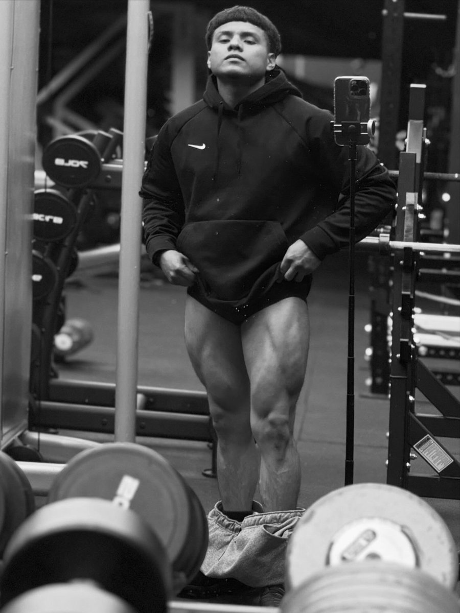 jaykhalyfa's tweet photo. #Leg day https://t.co/OLcuJIT4Vr