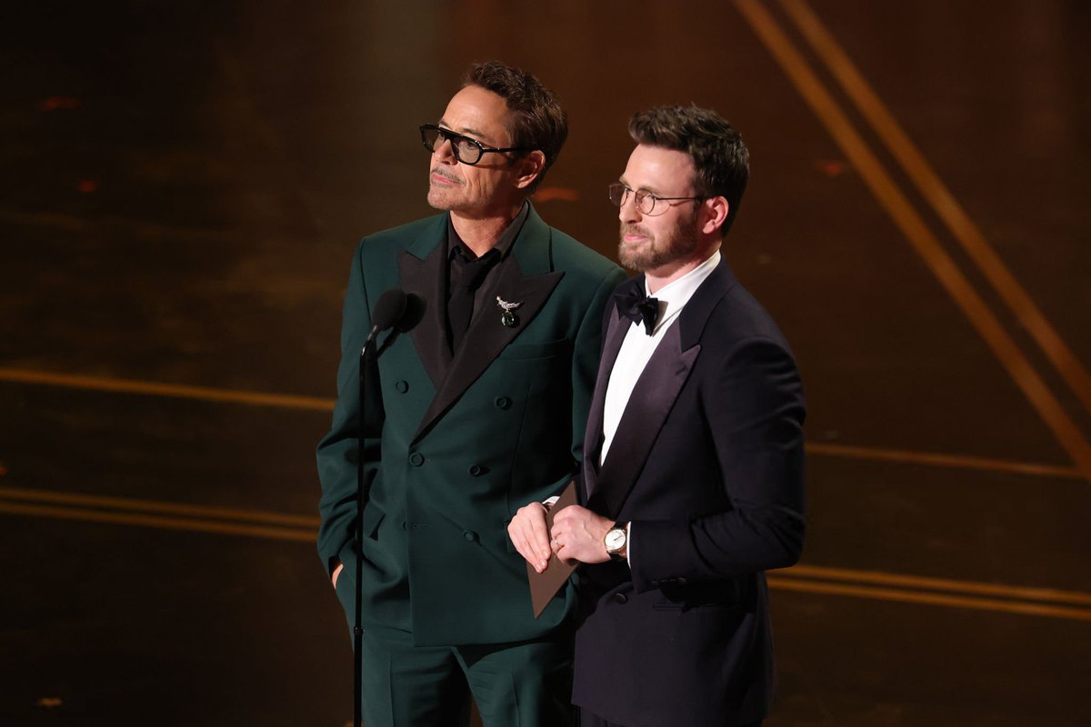 ไม่คิดไม่ว่าเลยว่าจะได้เห็น evansdowney ในปี 2026 น้ำตาไหลถึงเข่าแล้วค่ะ นี่นะคะสปีริทของนสด เลิกกันแล้วแต่ยัวร่วมงานกันได้ ขอบคุณ #oscar ของคุณฟ้าดิน