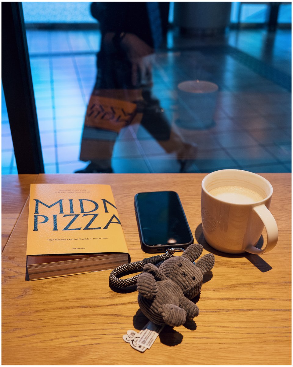 40代になって後悔していること。老眼がはじまると、読書がとにかくしんどい…。

「若い頃にもっと読んでおけばよかった」と思うけれど、それでも『MIDNIGHT PIZZA CLUB』の本がおもしろくて。老眼なりに、地道に、少しずつ読み進めています。