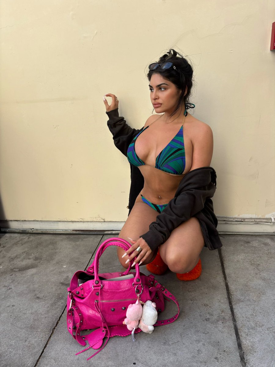 Adriana Sahar tweet media