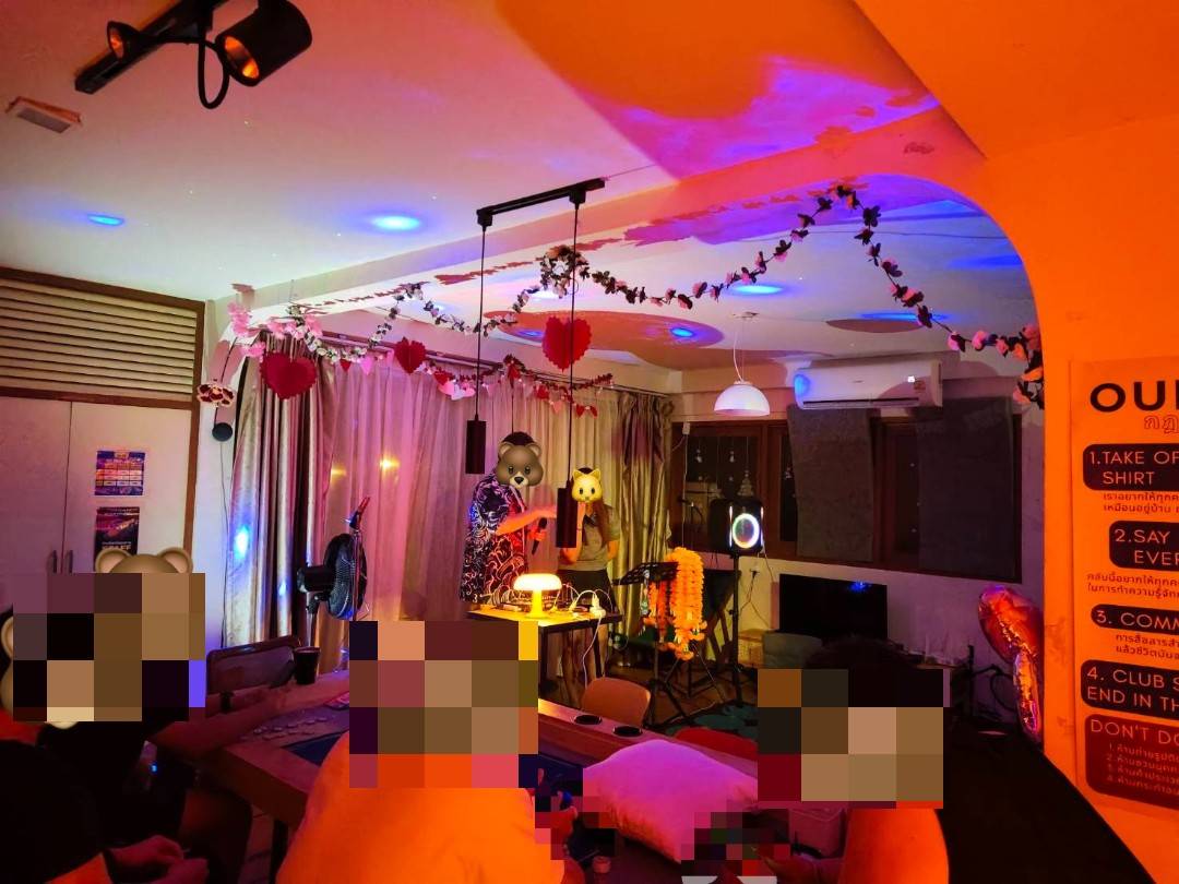 Couple Party tweet media