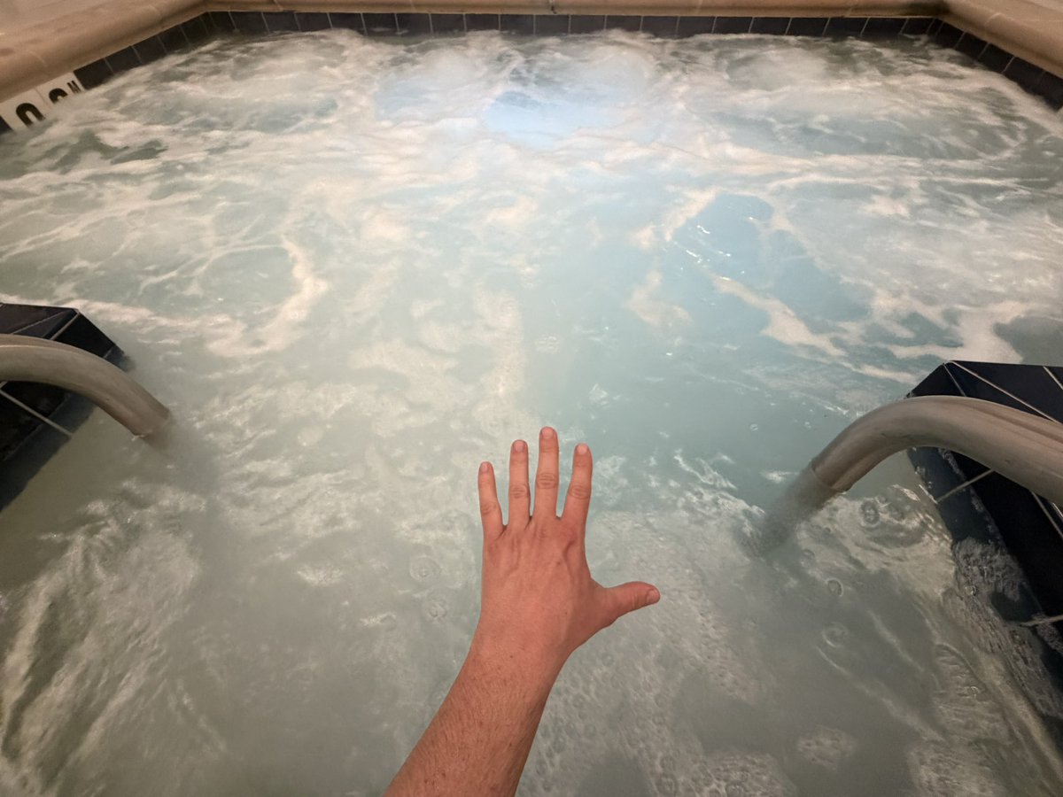 ChicagoMWeather's tweet image. Hot Tub Before the Blizzard ❄️🛁

Relaxing in the hot tub and enjoying the calm before the next round of blizzard conditions moves into the Green Bay, WI area overnight into Monday. Staying warm and toasty while the storm ramps back up! 🌨️🔥

#Blizzard #WinterStorm #GreenBayWI