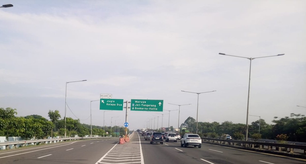 MLJ_info's tweet photo. #InfoTolJorrW2U #InfoTol #Jorrw2u 08.00 WIB Lalu lintas dari simpang susun Ulujami menuju Tangerang atau Bandara terpantau ramai lancar, arah sebaliknya juga ramai lancar, cuaca cerah; Tetap tertib berkendara, Pastikan uang elektronik anda cukup.

@RadioElshinta

@SonoraFM92 https://t.co/nQTgi2xmbQ