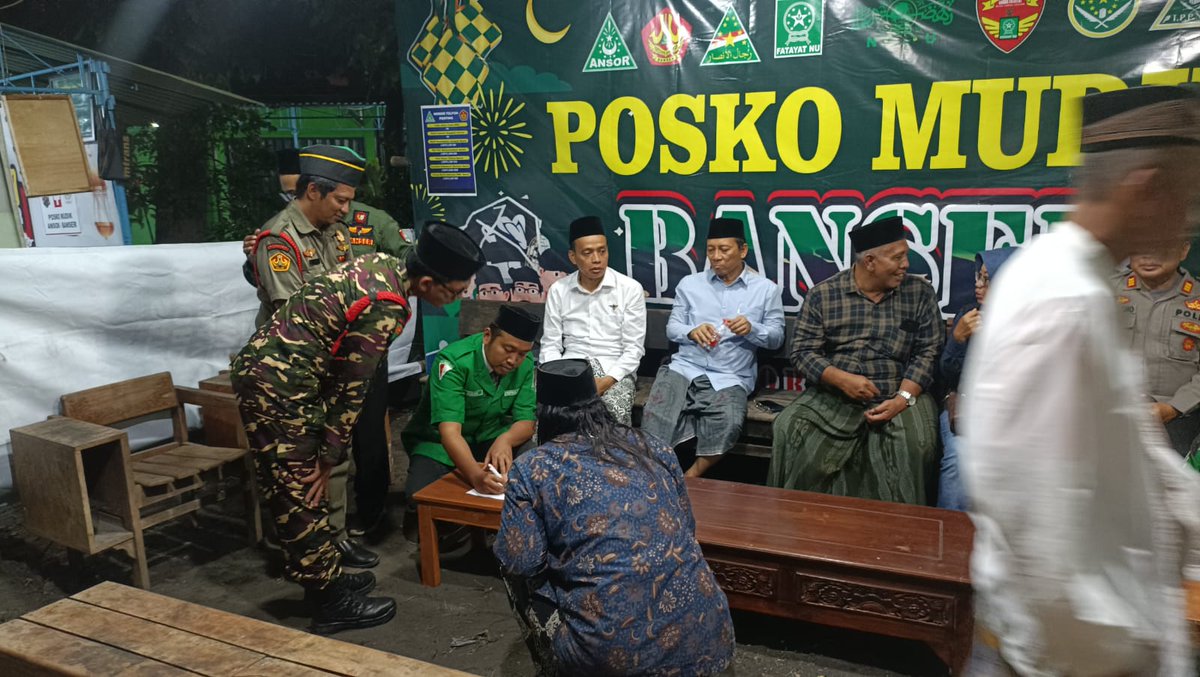 ahmadsidik___'s tweet photo. Tadi malam bersama @UmaruddinM, pembukaan posko banser sewon. https://t.co/HNIWJWFYYW