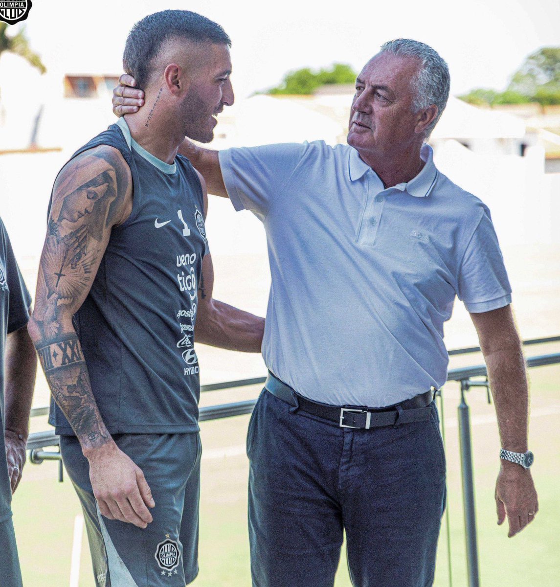 Buscarán el mínimo error que pueda cometer de ahora en más, para tratar de sacarle provecho al tremendo lloro que están metiendo porque Olveira fue convocado a la Selección.

A apoyar y listo, aguante PARAGUAY y muchos éxitos para nuestro portero!!!
