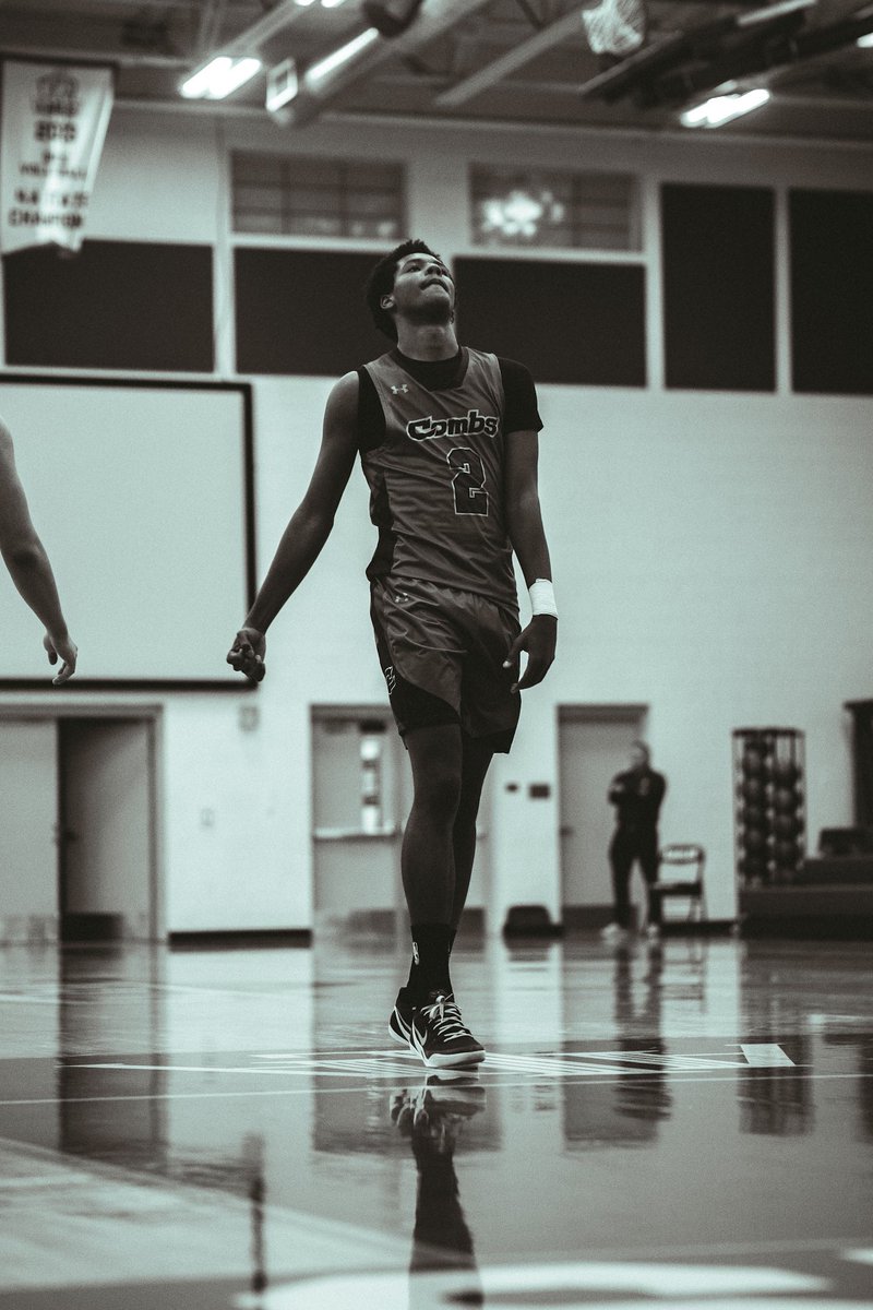 showtimequin's tweet photo. Finished my Season not to long ago at combs averaging 
15.1 ppg
7.4 rebounds 
0.8 assists 
0.9 stls 
0.8 blk

-highest scoring game was 30 points on 12 rebounds 
-best rebounding game was 18 points on 15 rebounds
51% FG 
36% 3pt
2x all region 1st team team https://t.co/79hWt76ti0