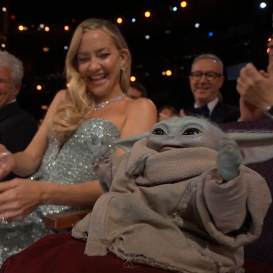 withluvsely's tweet photo. DON‘T STRESS MY BABY GROGU LIKE THAT #Oscars https://t.co/xOZqAuJZnb