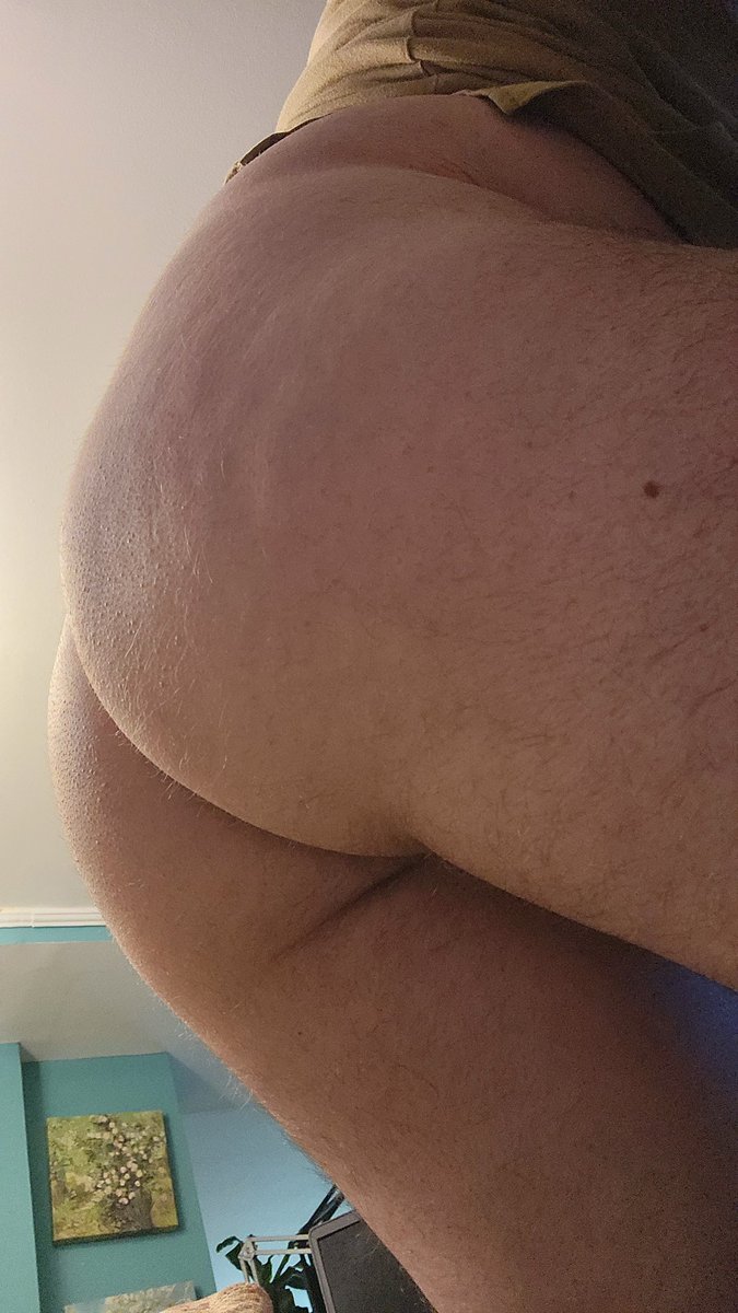 SnowyGainer's tweet photo. Pov~ sits on you https://t.co/mrrQpbbekB