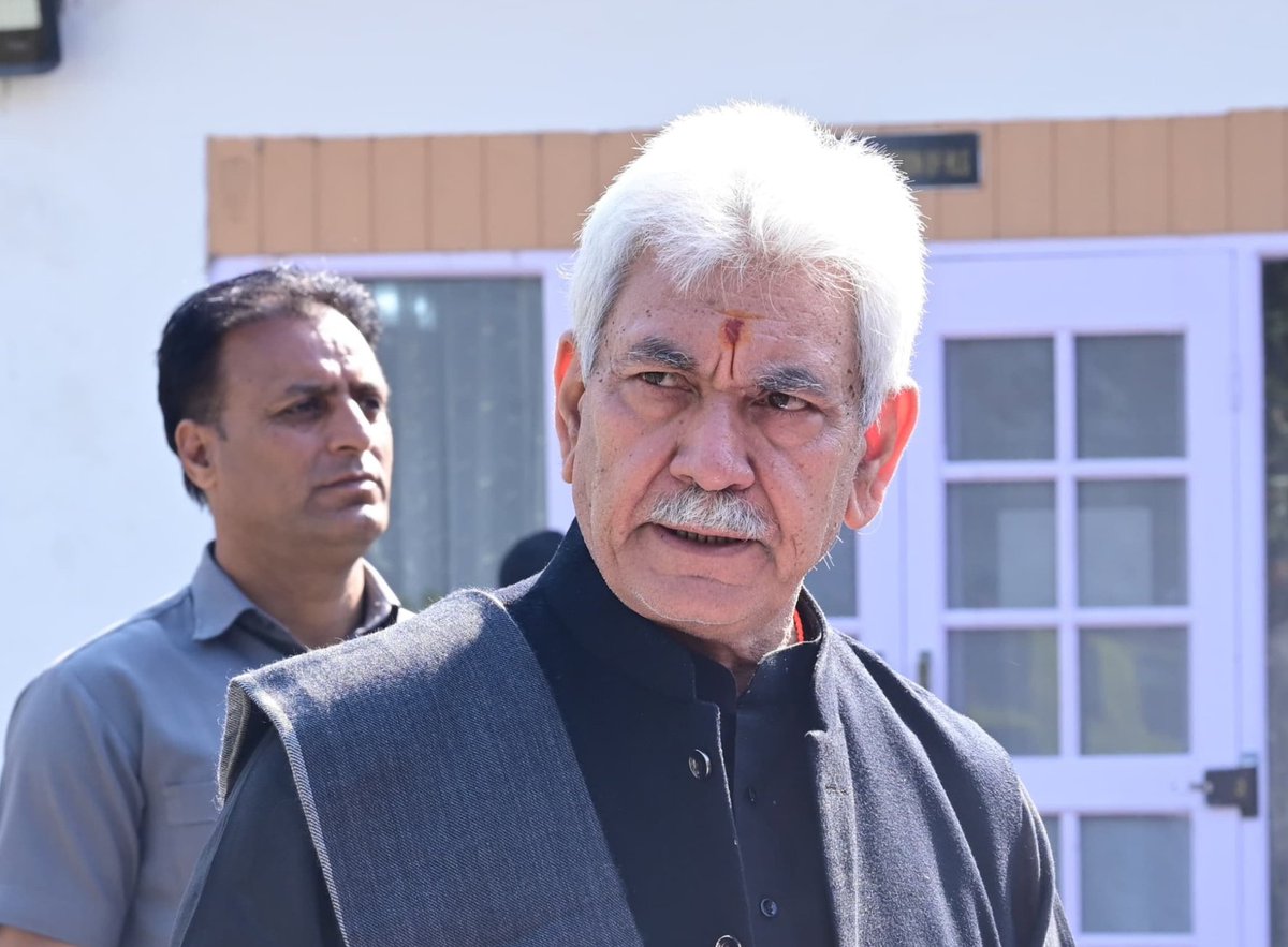 dar_Zubair_07's tweet photo. Hon’ble LG @manojsinha_ sends an unambiguous message: the terror ecosystem will face consequences so severe that their future generations will carry the memory of their deeds. J&amp;K stands firm, fearless, and united against all forms of terror. #ZeroTolerance #NoToTerror https://t.co/WqbyMNegxM