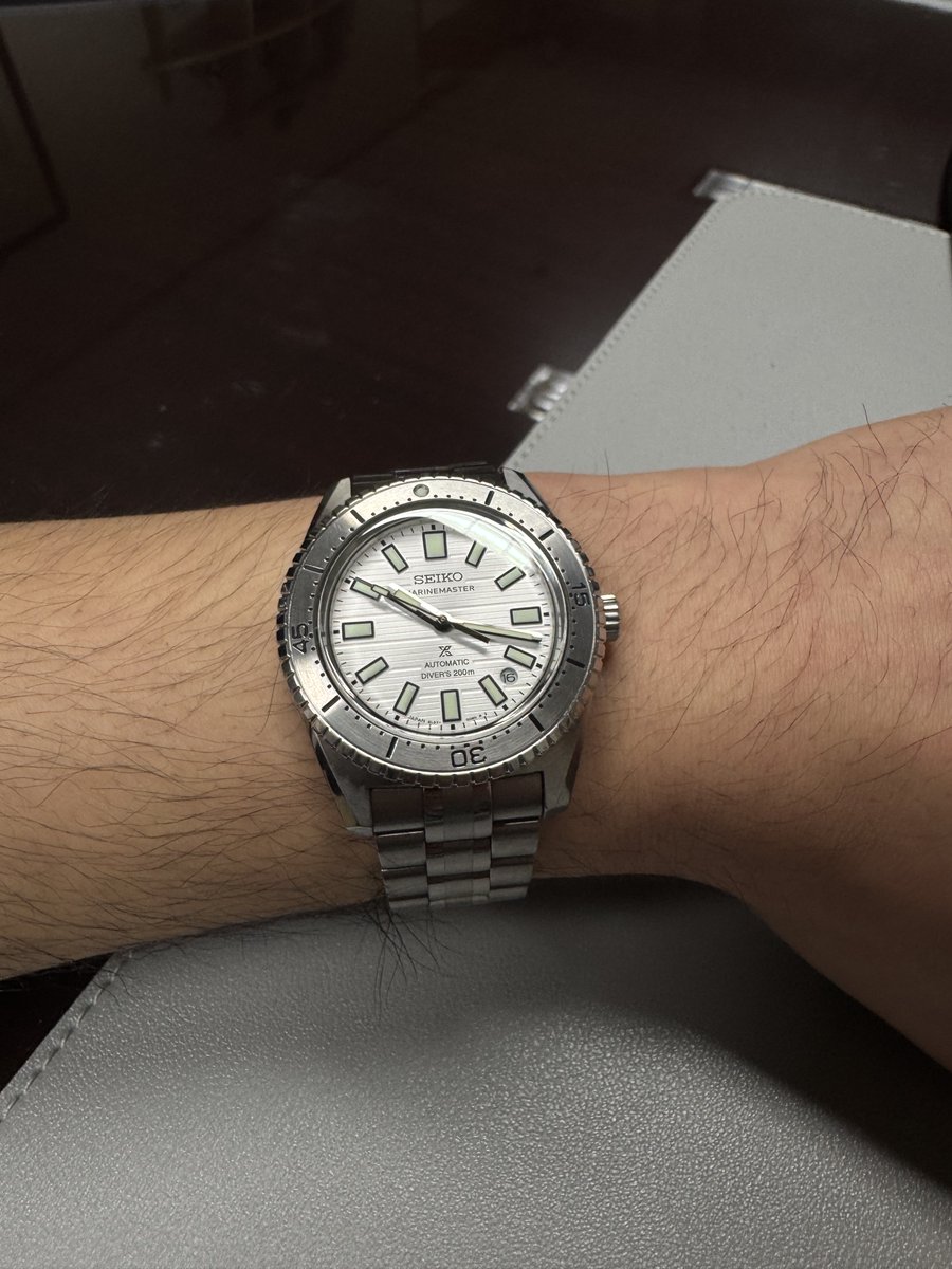 stealthmodecc's tweet photo. Monday Blue? No, Monday Silver🤍

월요병 퇴치제는 역시 손목 위의 애착 시계. 

#Seiko #Marinemaster #SJE097 #DailyWatch https://t.co/T6OOndjULr