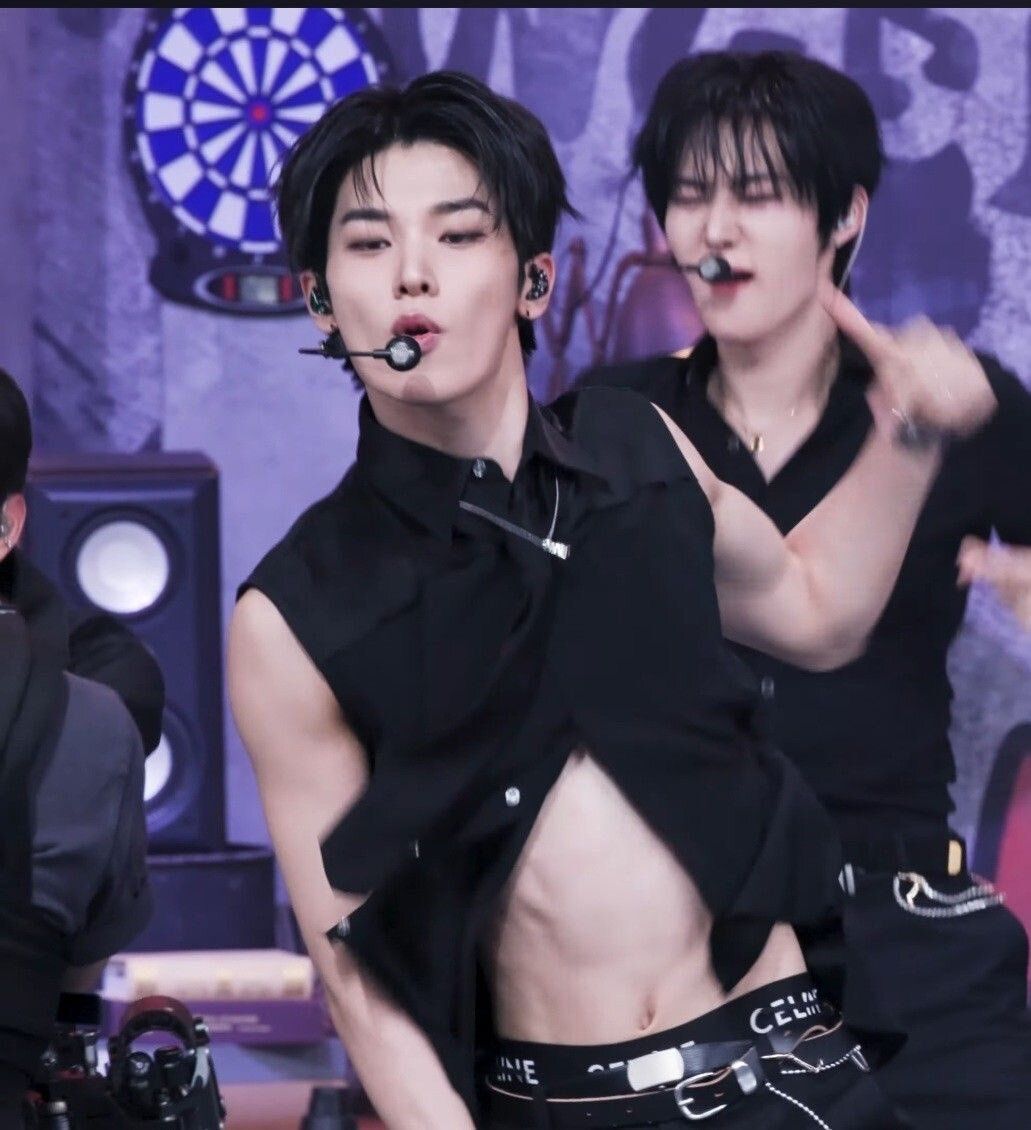flexing idol tweet media