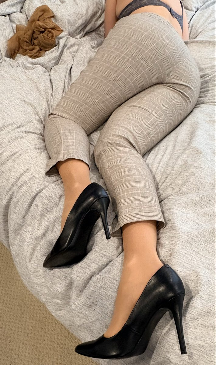 ChloeInNylons tweet media