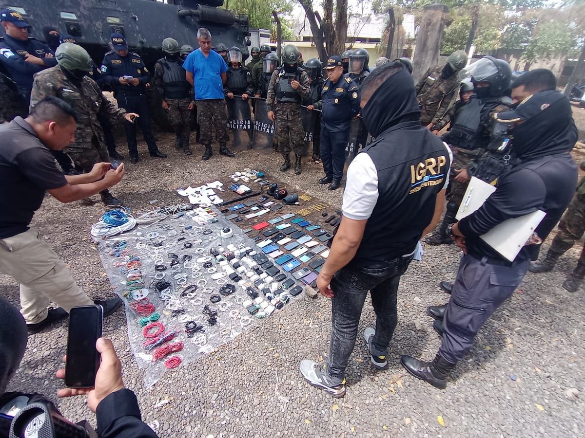 _SPGuatemala's tweet photo. “La información y las denuncias al 1533 son valiosas, reciben seguimiento y contribuyen a resultados concretos”, Jorge López Dellachiessa, Director General. #ControlYOrden
https://t.co/n8hK9JKnGk https://t.co/9XbrQWTL41
