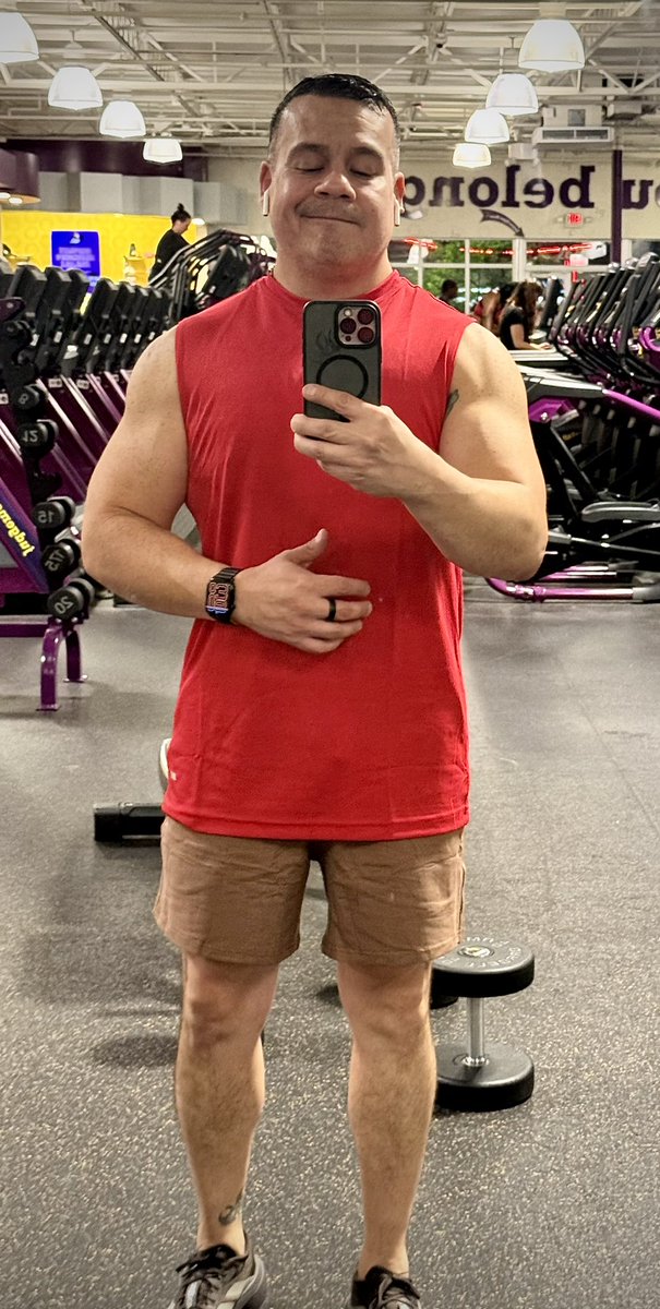Kurt3838's tweet photo. Entrenando un rato 💪🏻😁 #gym #workout https://t.co/scJSlG2Ksi