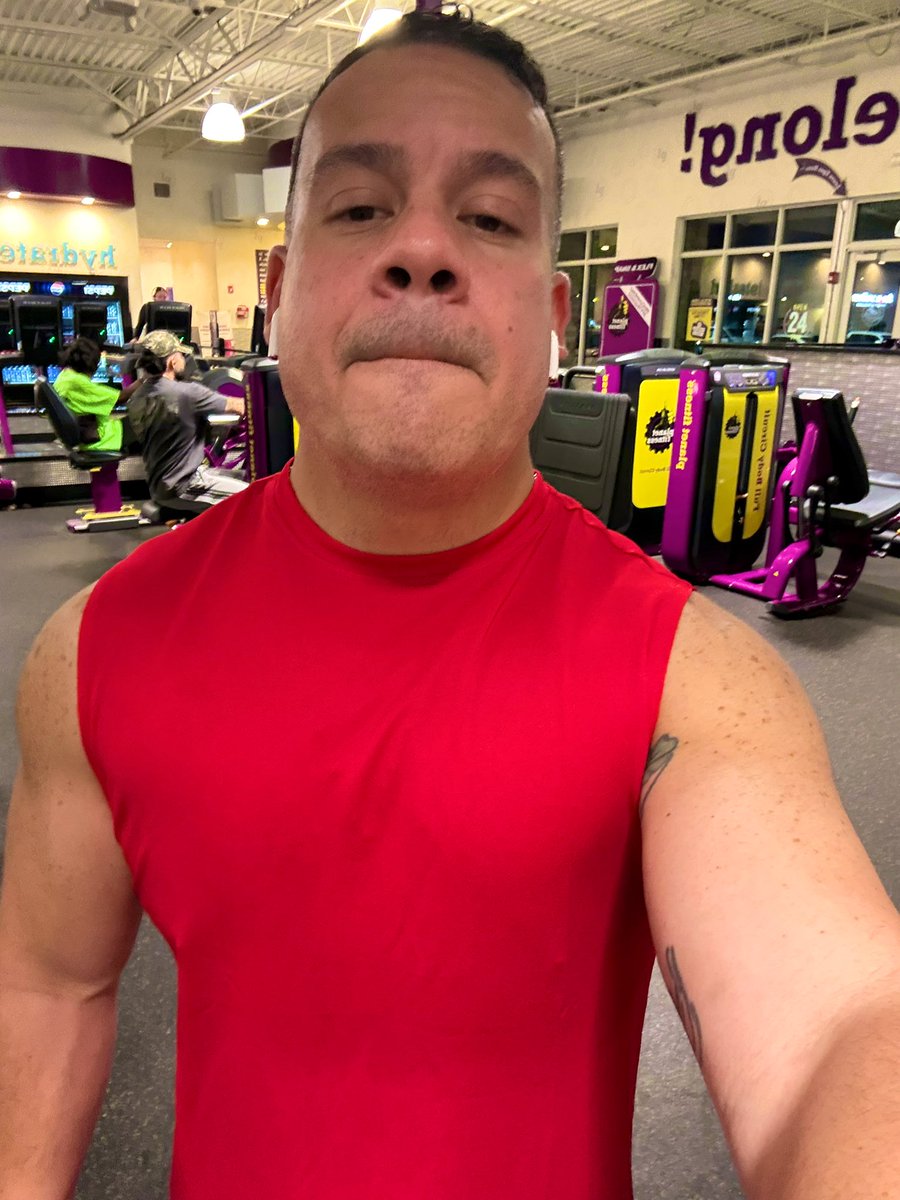 Kurt3838's tweet photo. Entrenando un rato 💪🏻😁 #gym #workout https://t.co/scJSlG2Ksi